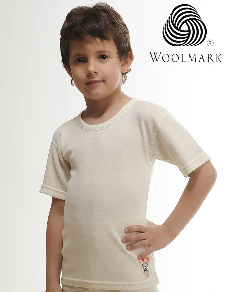 3000%20-%20100%25%20Wool%20Children%27s%20Undershirt%20-%203000 Cream-colored children’s t-shirt made from Woolmark certified fabric, featuring a small embroidered cartoon bear on the bottom left, perfect for casual wear and comfortable for kids.
