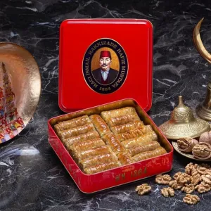 Walnut Twisted Rolls Baklava (S Box) - Hafız Mustafa