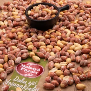 Malatya Pazarı salted roasted peanuts spread on burlap with a small cast iron scoop