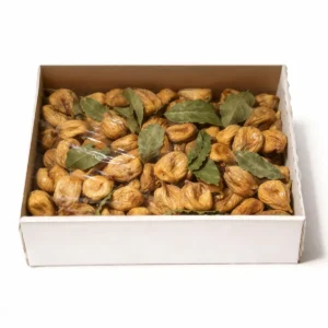 Tuğba Kuruyemiş dried figs 4kg in white cardboard box with bay leaves