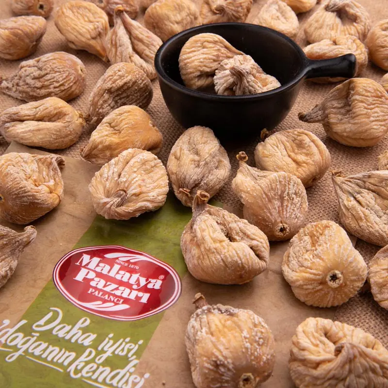 Malatya Pazarı Protoben VIP dried figs scattered on burlap with small black bowl