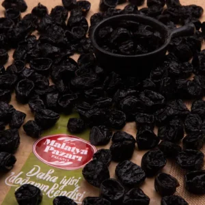 Malatya Pazarı seedless dried plums 250g spread on burlap with small black bowl