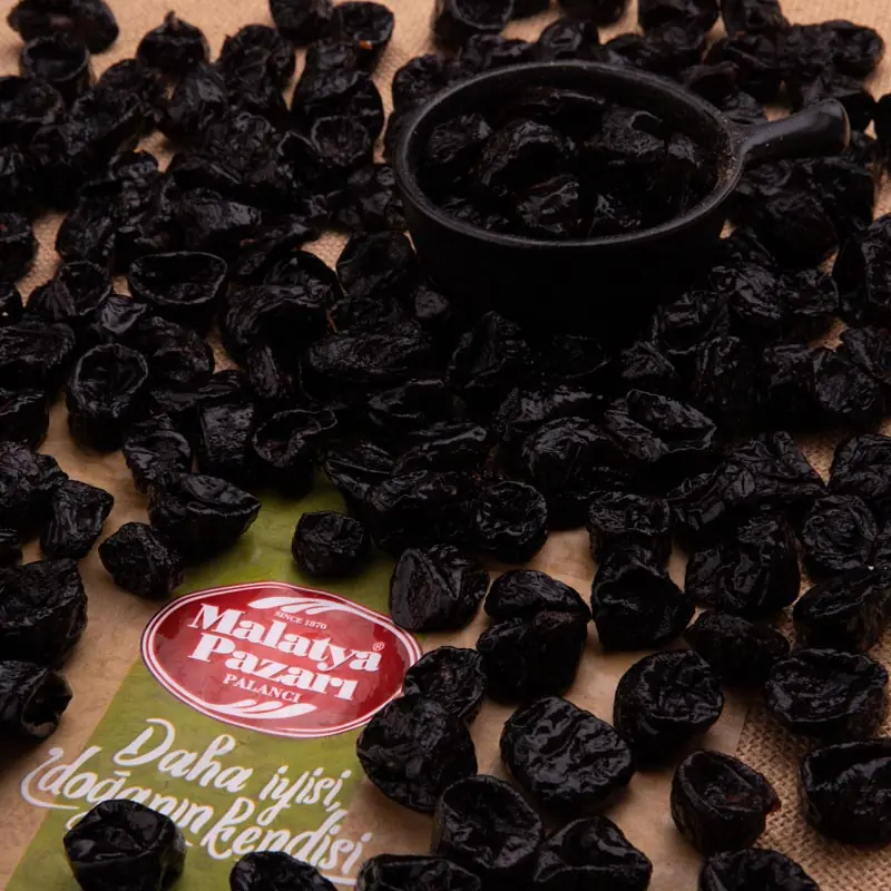 Seedless Dried Plum 250 g - Malatya Pazarı Malatya Pazarı seedless dried plums 250g spread on burlap with small black bowl